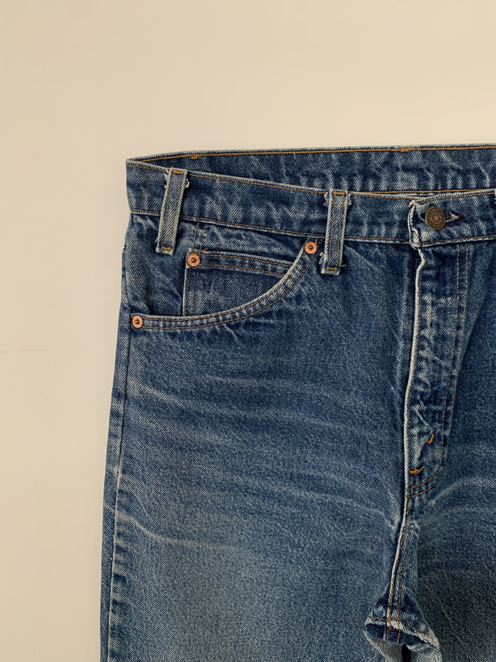 90's Levi's 20517 - size 32 (classic boot cut)