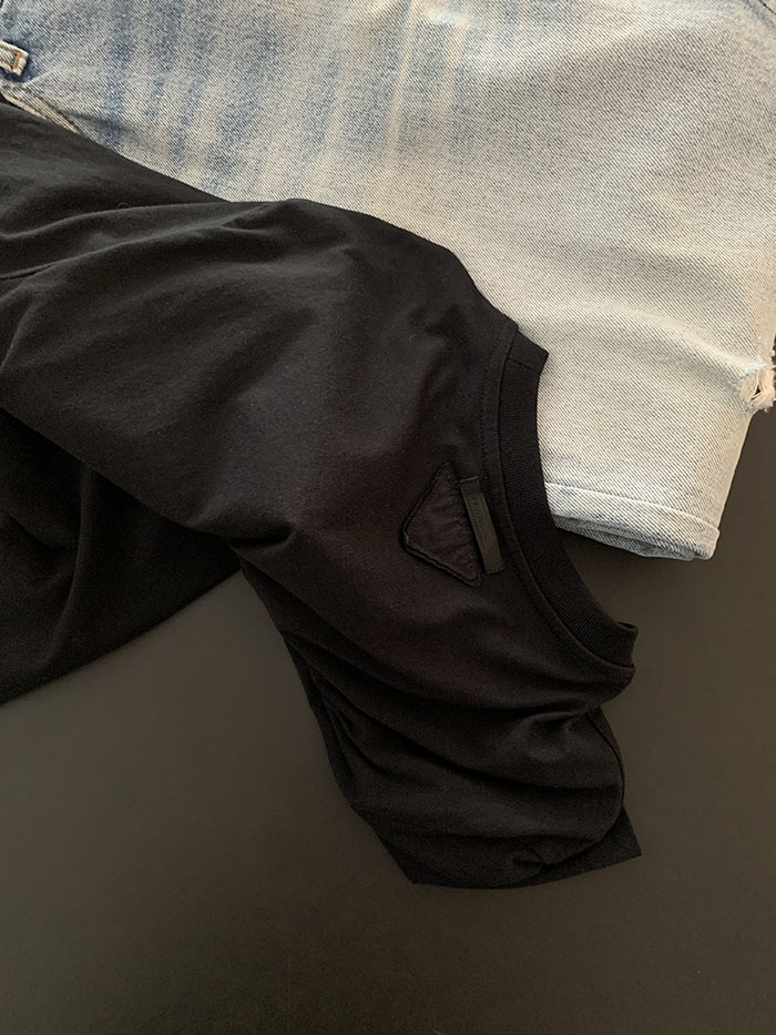 2017's "PRADA" cotton back logo T-shirt