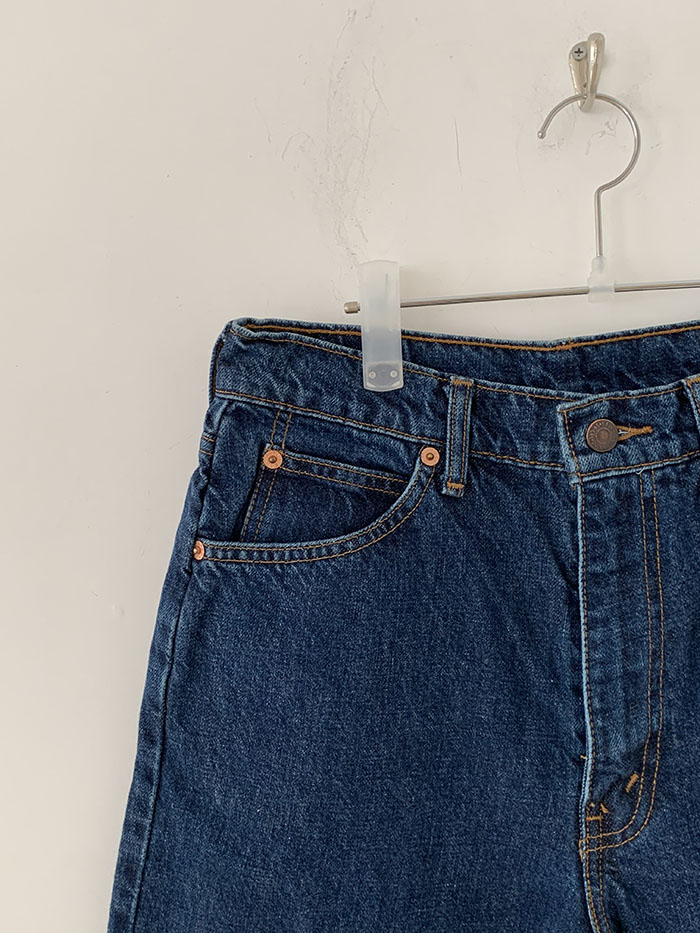 90's Levi's Short - size 27 (classic straight fit)