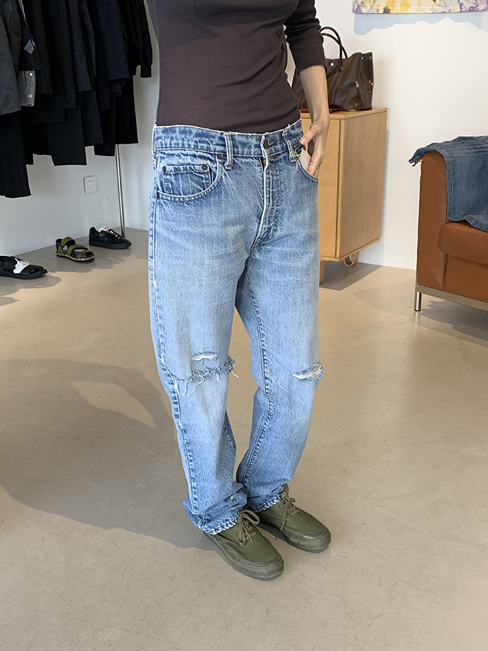 (Distressed) 80's Levi's 20505 - 0217 - size 29-30 (classic regular fit)