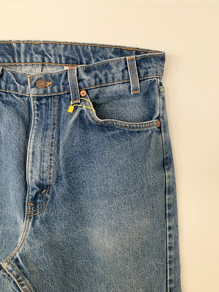 90's Levi's 505 - size 32-33 (classic regular fit)