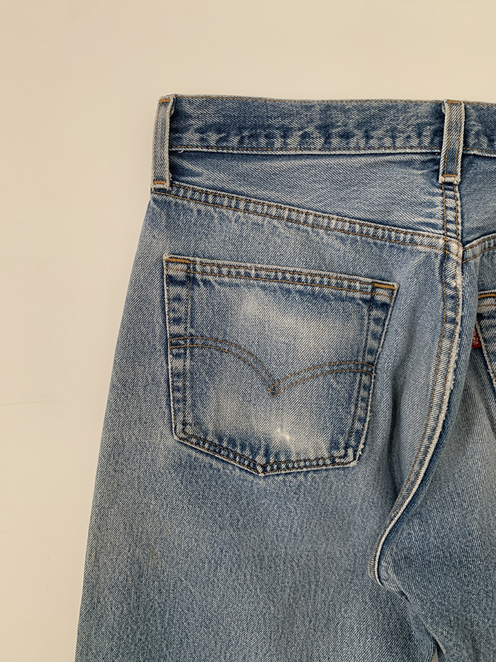 00's Levi's 501xx - size 28-29 (classic straight fit)