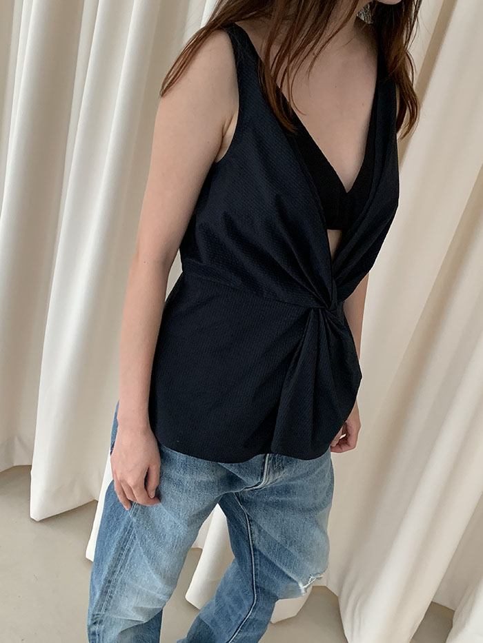 "Deveaux New York" Sleeveless Top