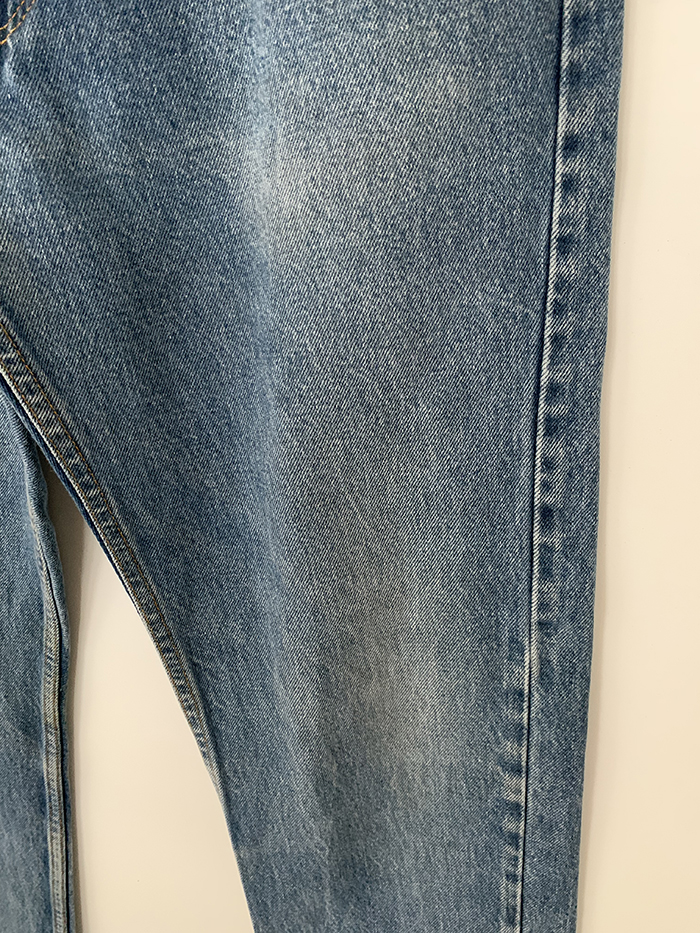 90's Levi's 505 - size 32-33 (classic regular fit)