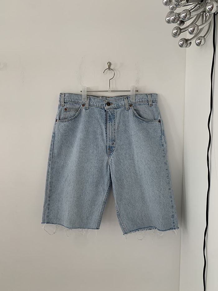 Levi's Short - size 35 (classic straight fit)