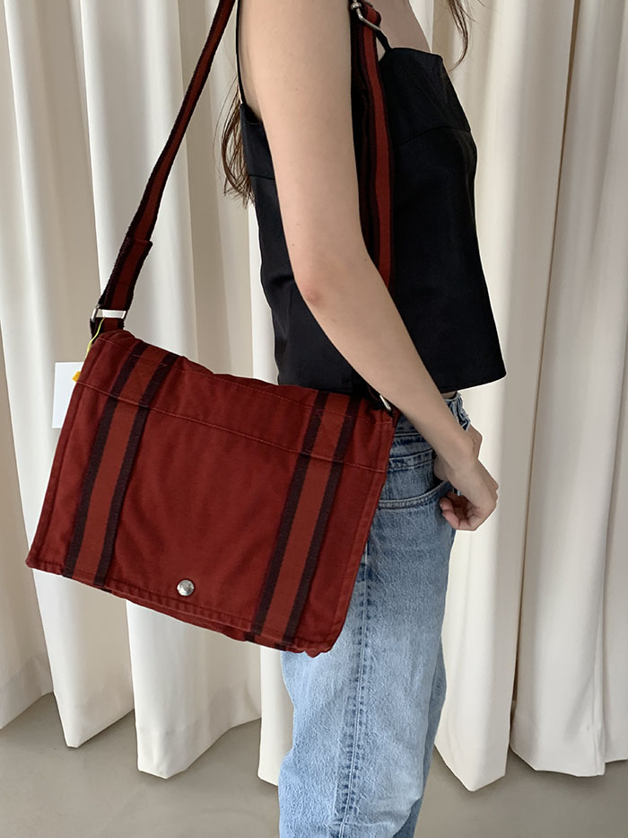 Vintage "Hermes" Cross Bag / 제품 사진만 찍고 올리기