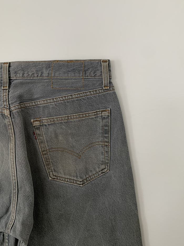 's Levi's 501 - size 33 (classic straight fit)