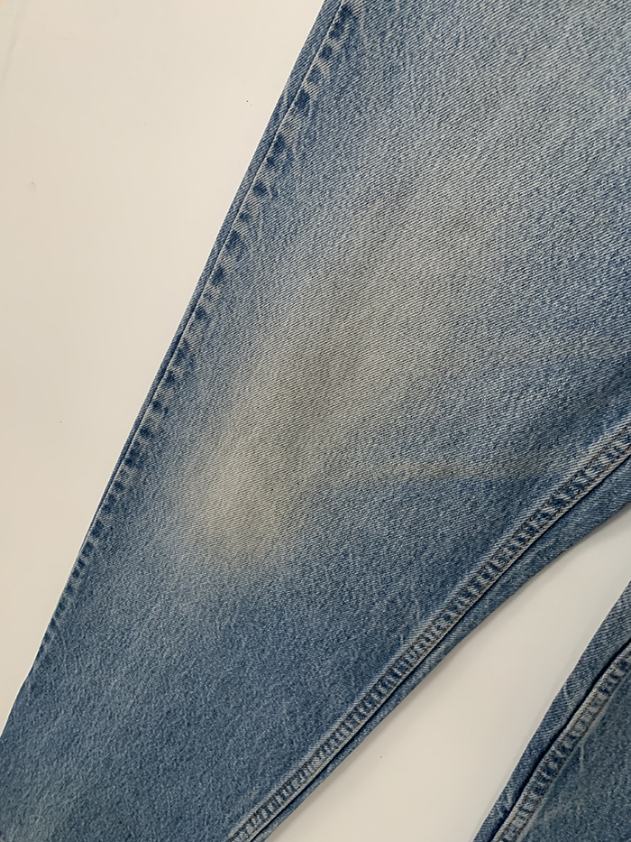 90's Levi's 550 - size 32 (classic relaxed fit)