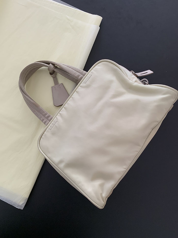 90's "PRADA" nylon Tote Bag ๋ณต์ 