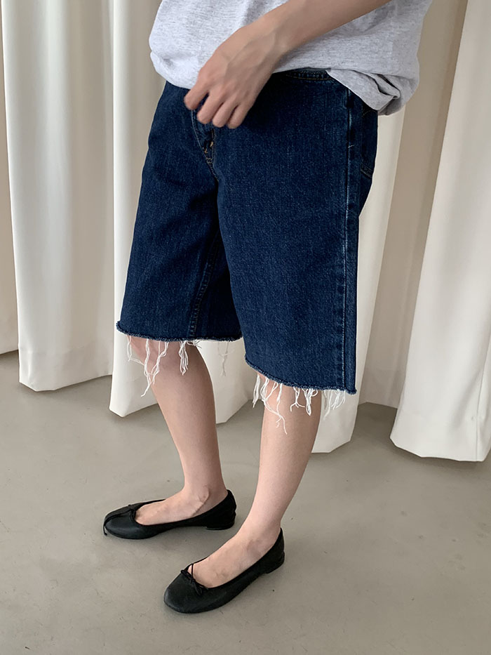 90's Levi's Short - size 27 (classic straight fit)