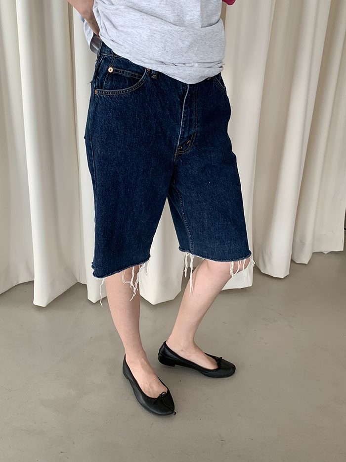 90's Levi's Short - size 27 (classic straight fit)