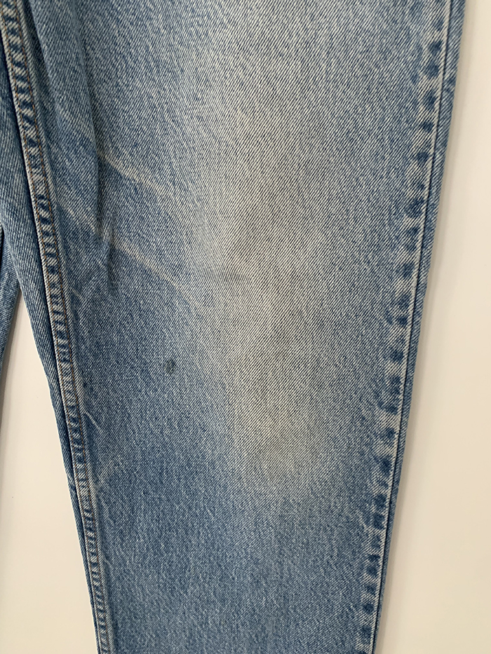 90's Levi's 550 - size 32 (classic relaxed fit)