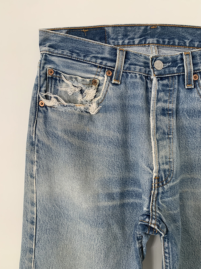 00's Levi's 501xx - size 28-29 (classic straight fit)