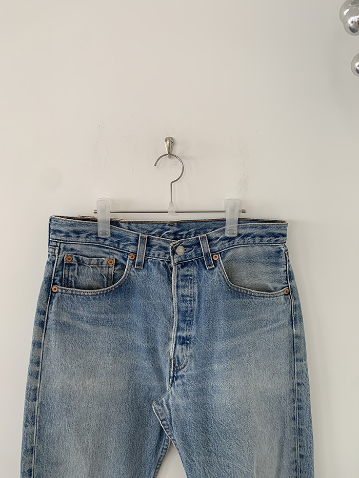 90's Levi's 501xx - size 32 (classic straight fit)