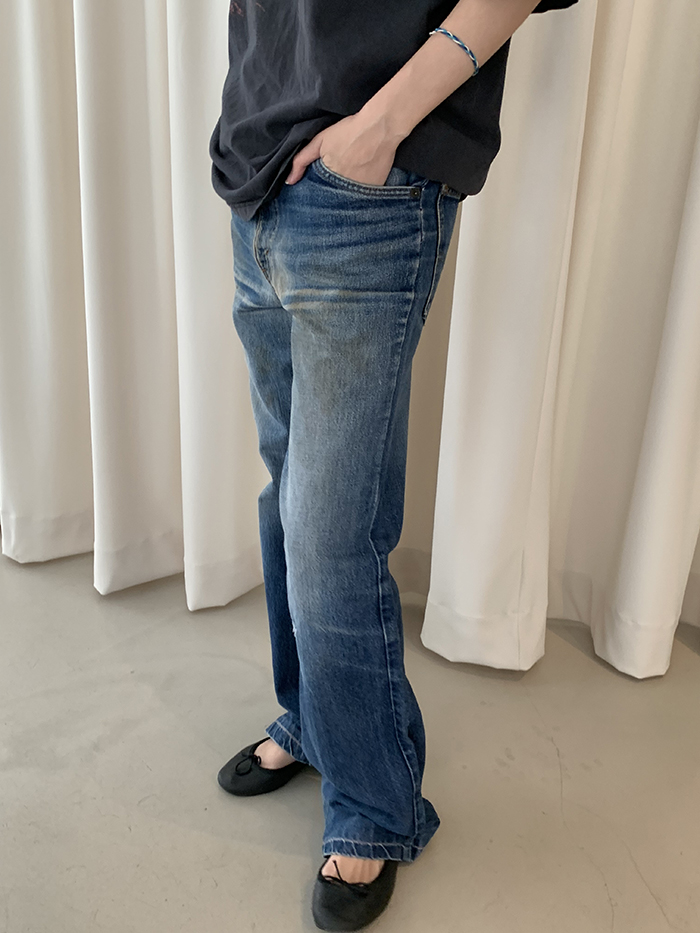 90's Levi's 266 - size 29-30 (classic boot cut)