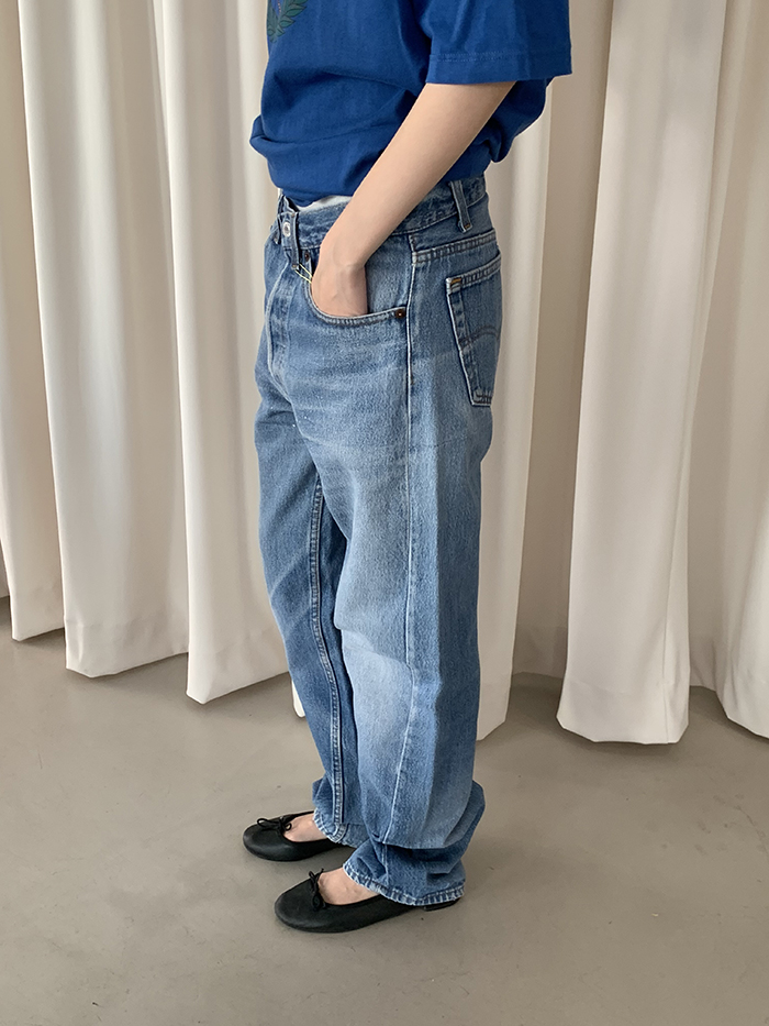80's Levi's 501 - size 29-30 (classic straight fit)