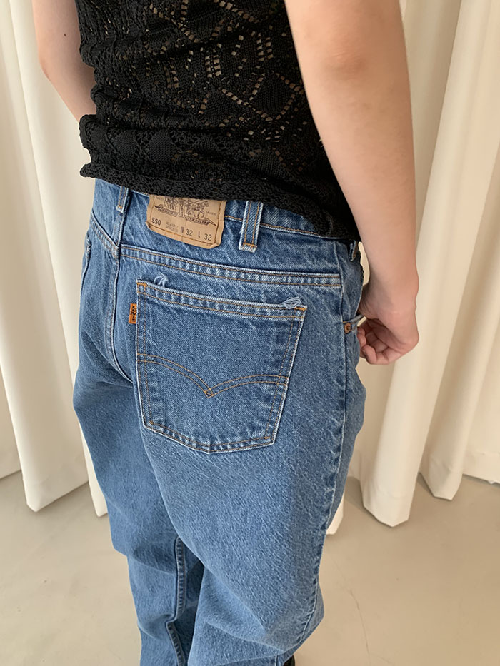 90's Levi's 550 - size 31 (classic relaxed fit)