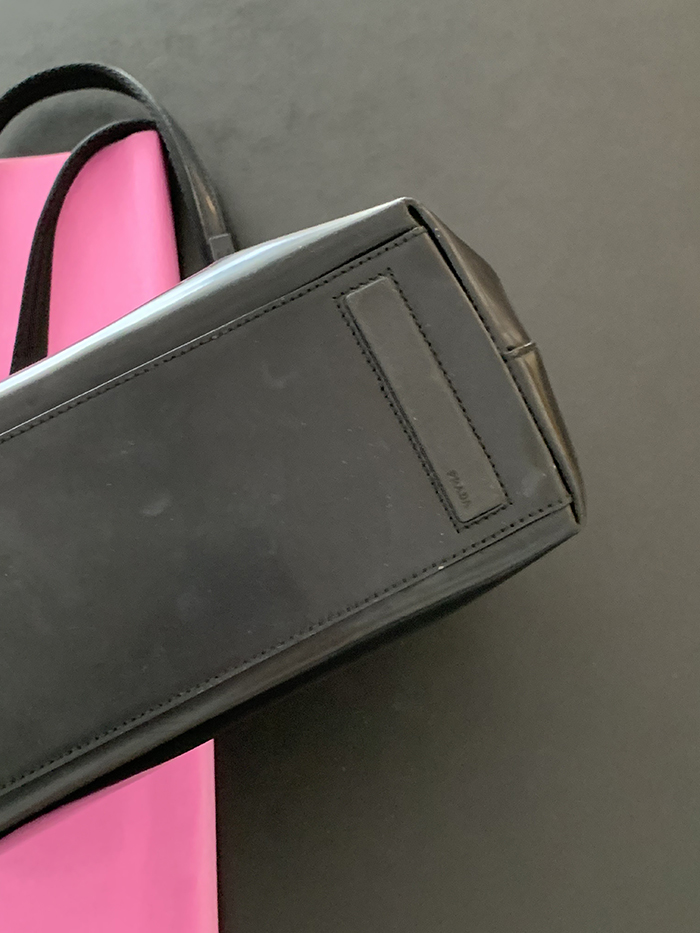 90's - 00's "PRADA" Leather Tote Bag (rare design) 복제