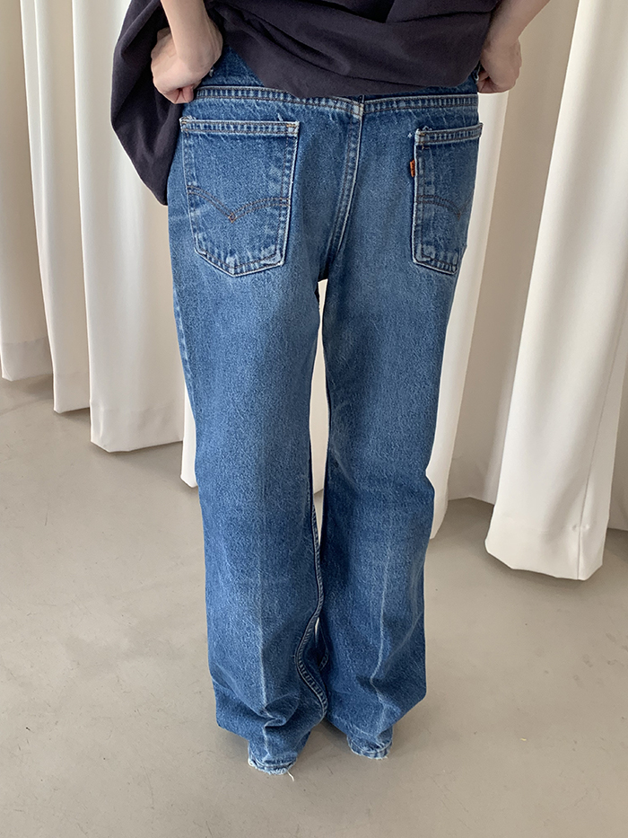 90's Levi's 20517 - size 32 (classic boot cut)