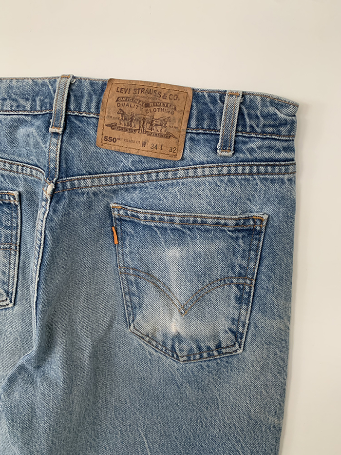 90's Levi's 550 - size 32 (classic relaxed fit)