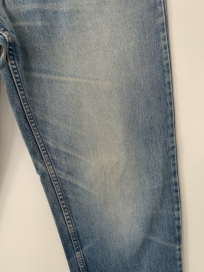 90's Levi's 550 - size 32 (classic relaxed fit)