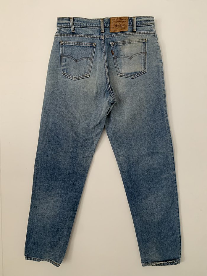 90's Levi's 550 - size 32 (classic relaxed fit)