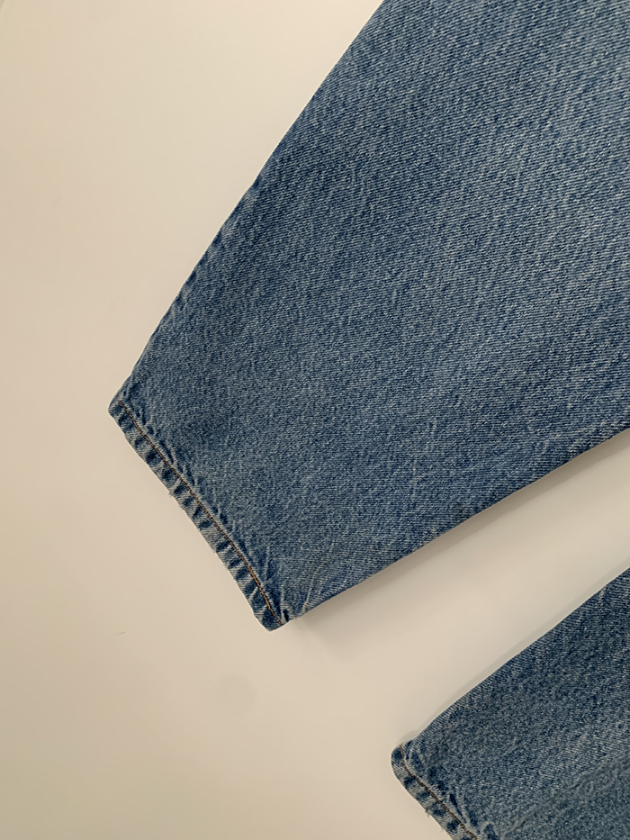 90's Levi's 550 - size 32 (classic relaxed fit)