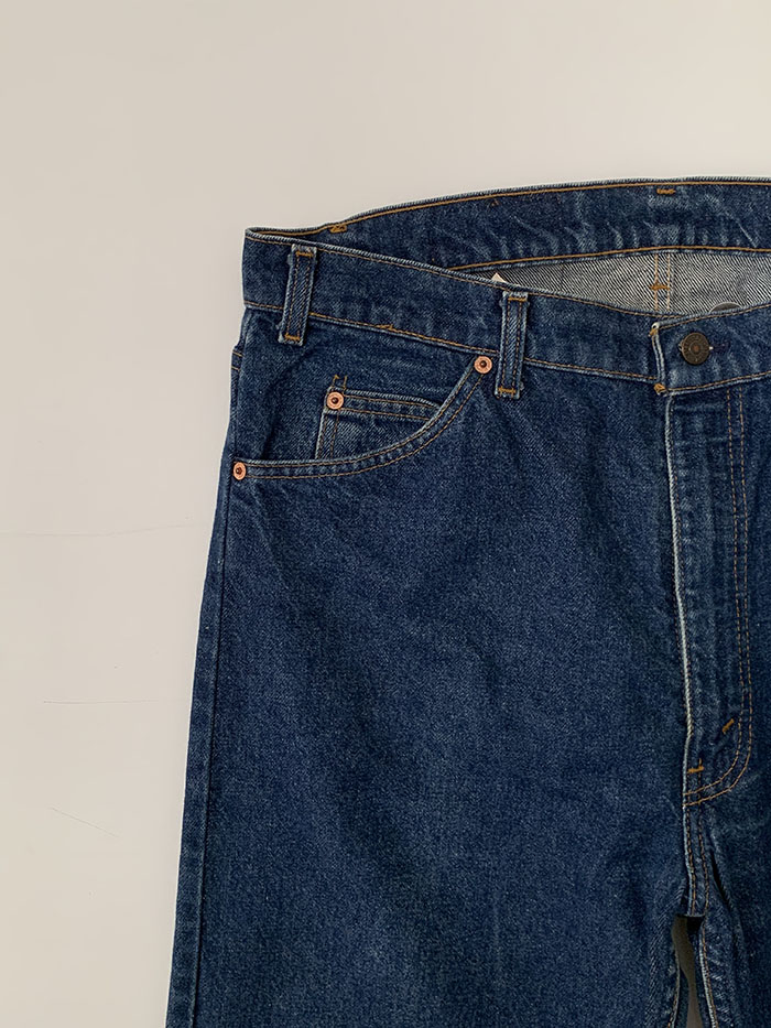 90's Levi's 20505 - size 37 (classic straight fit)