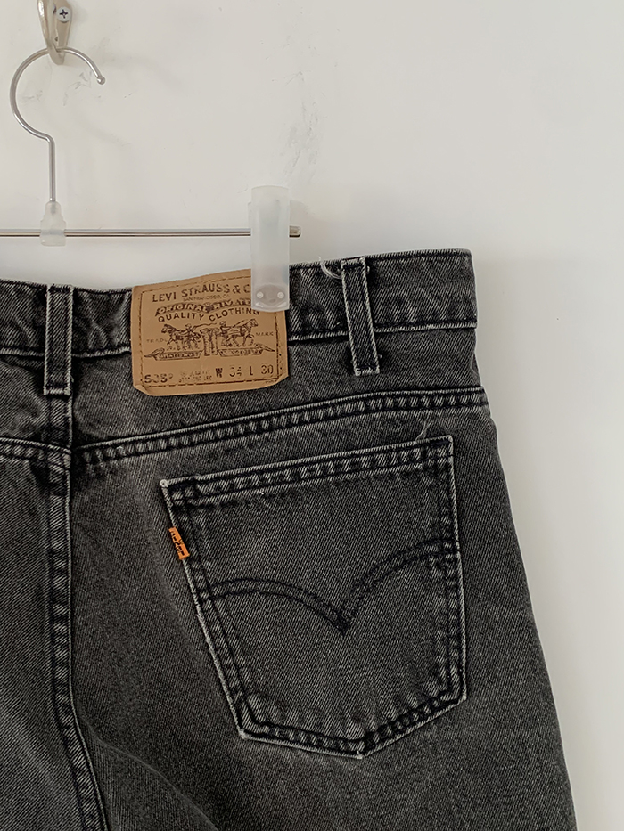 Levi's Short - size 33-34 (classic straight fit)