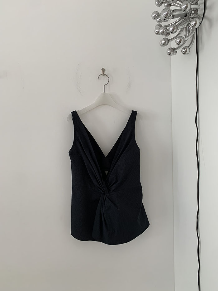 "Deveaux New York" Sleeveless Top