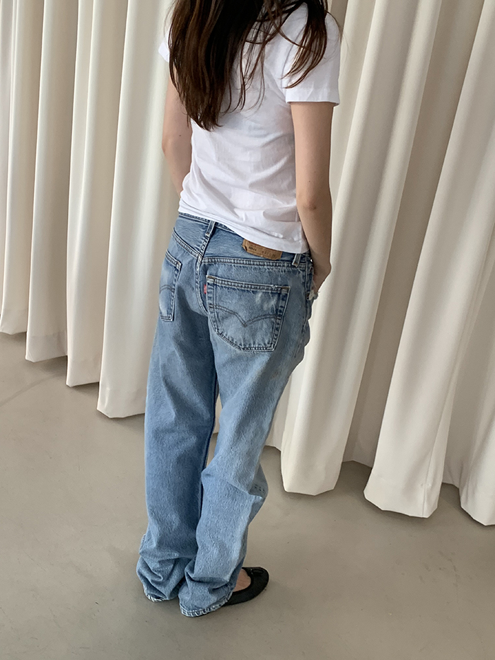 00's Levi's 501xx - size 28-29 (classic straight fit)