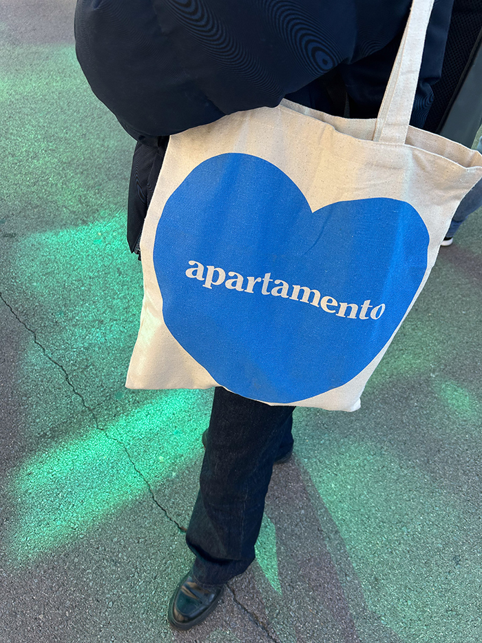 Apartamento Heart Tote Bag (blue flame)