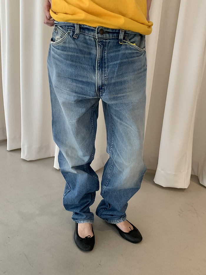 90's Levi's 550 - size 32 (classic relaxed fit)
