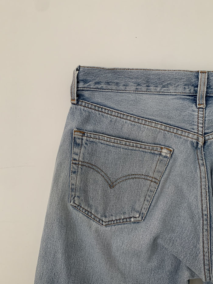 90's Levi's 501 - size 27-28 (classic straight fit) 복제 복제