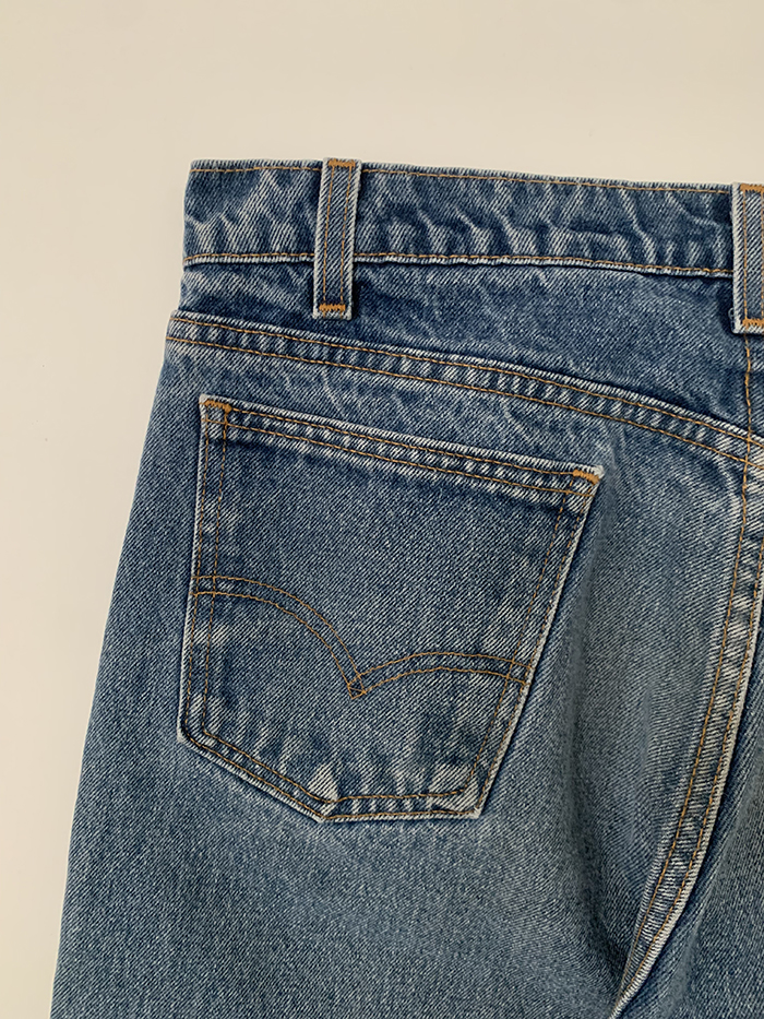 90's Levi's 505 - size 32-33 (classic regular fit)