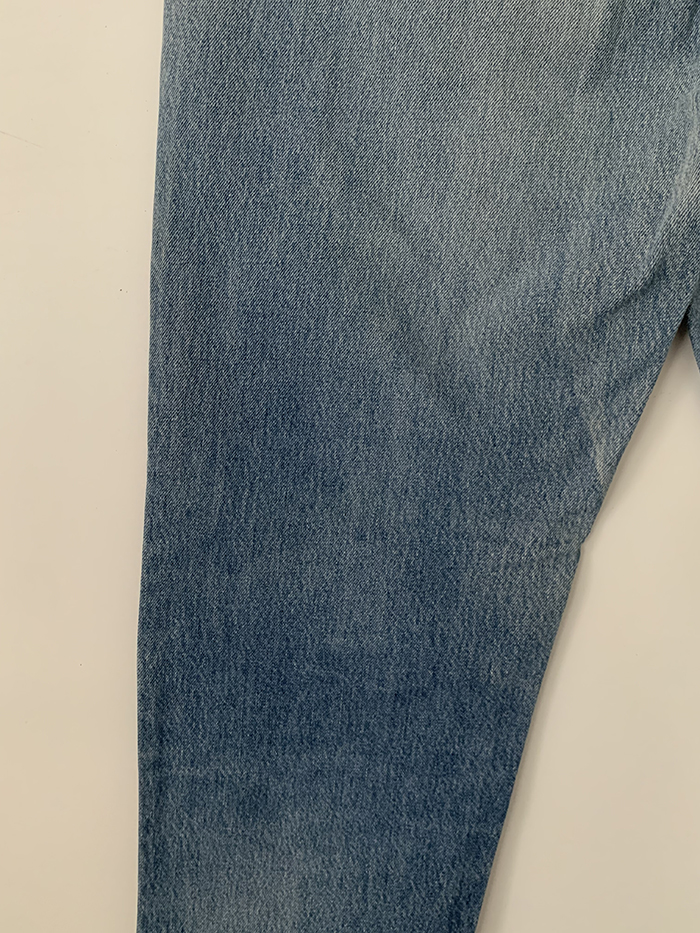 90's Levi's 550 - size 32 (classic relaxed fit)