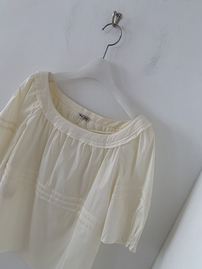 00's "miumiu" viscose rayon back button Blouse 복제