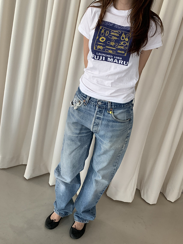 00's Levi's 501xx - size 28-29 (classic straight fit)