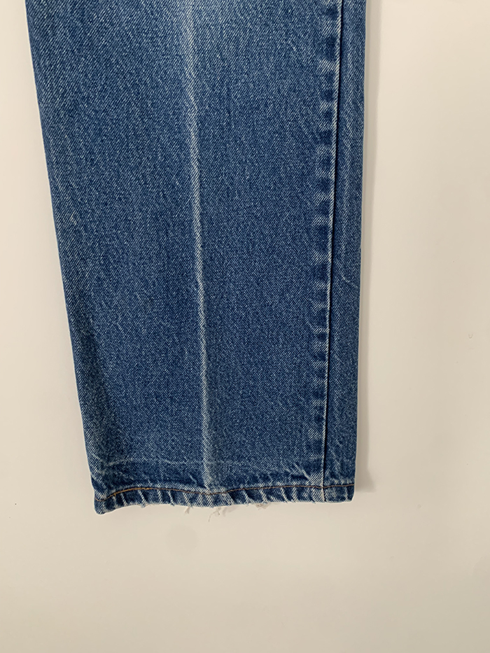 90's Levi's 20517 - size 32 (classic boot cut)