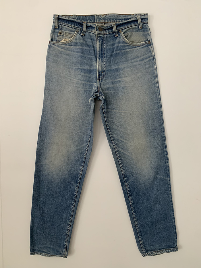 90's Levi's 550 - size 32 (classic relaxed fit)