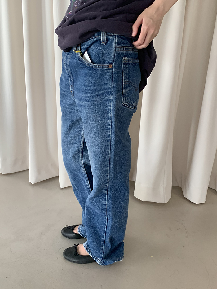 90's Levi's 20517 - size 32 (classic boot cut)