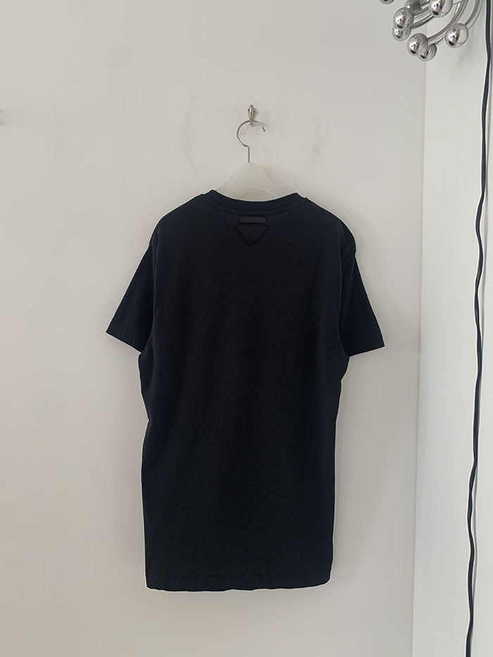 2017's "PRADA" cotton back logo T-shirt
