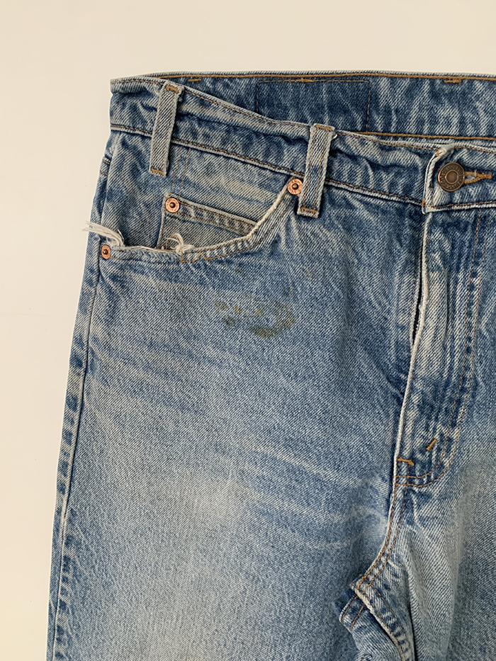 90's Levi's 550 - size 32 (classic relaxed fit)