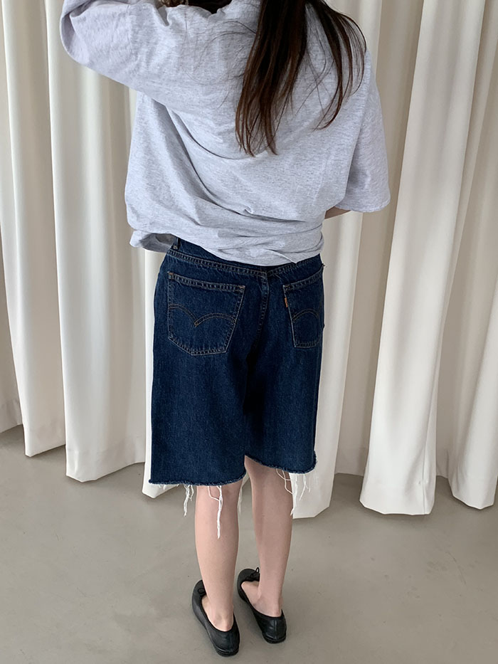 90's Levi's Short - size 27 (classic straight fit)
