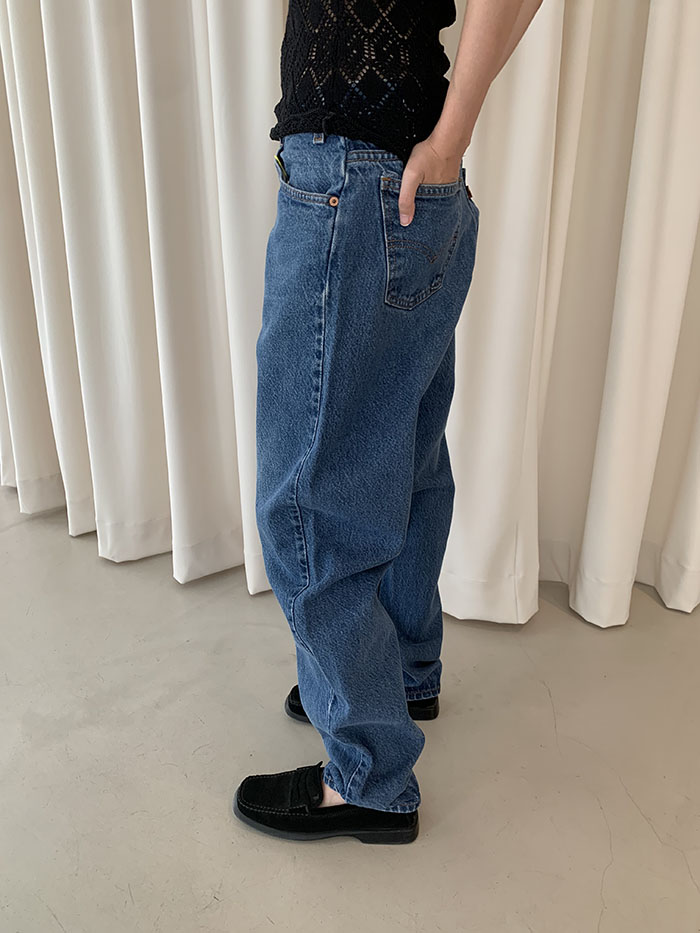 90's Levi's 550 - size 31 (classic relaxed fit)