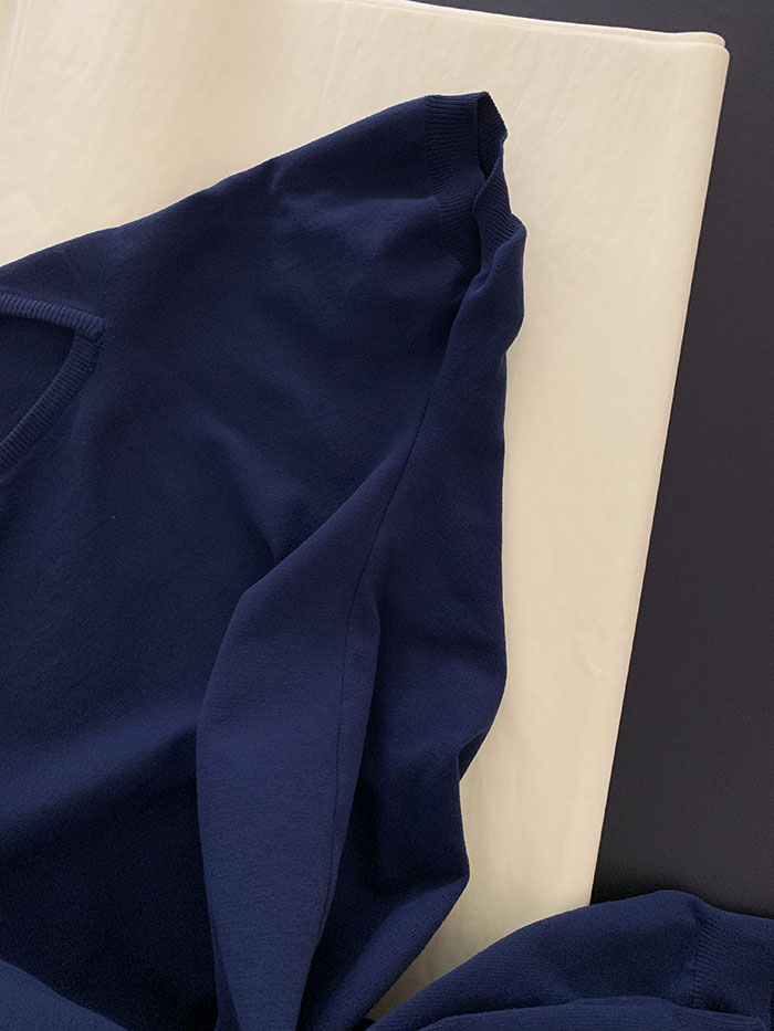 00's "Miu Miu" viscose rayon back button Blouse 복제