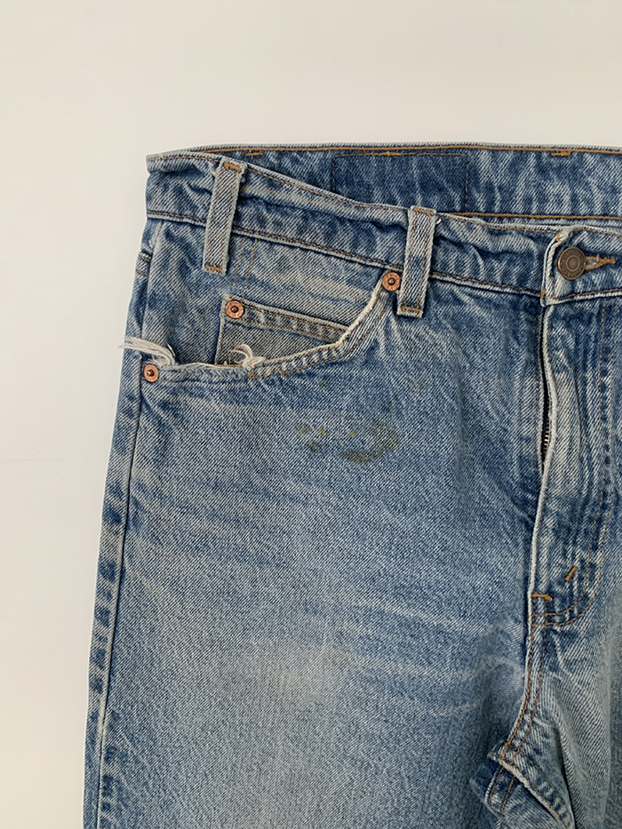 90's Levi's 550 - size 32 (classic relaxed fit)