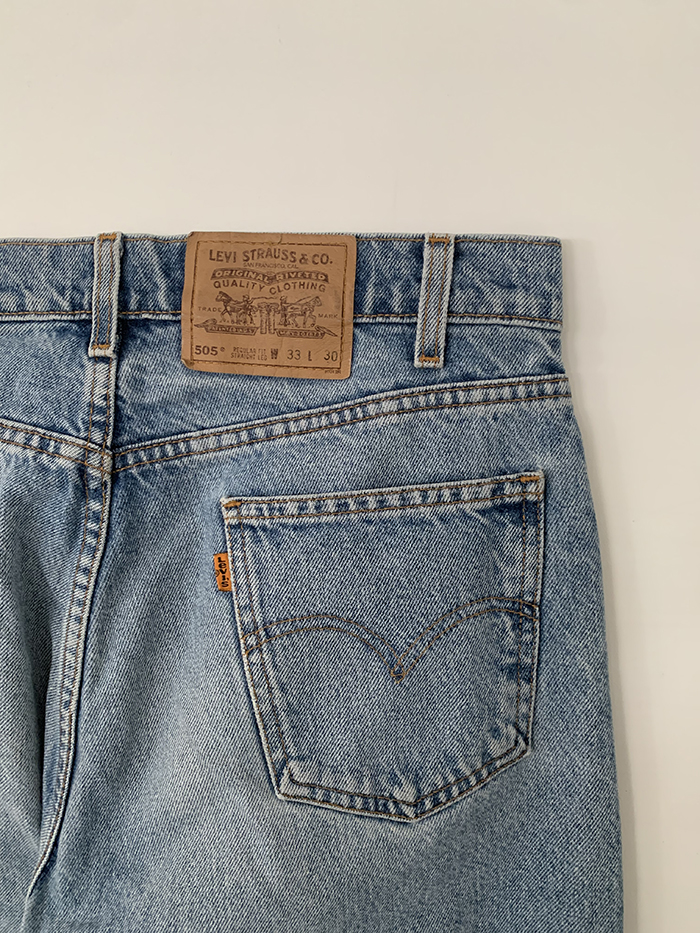 90's Levi's 505 - size 32 (classic regular fit)