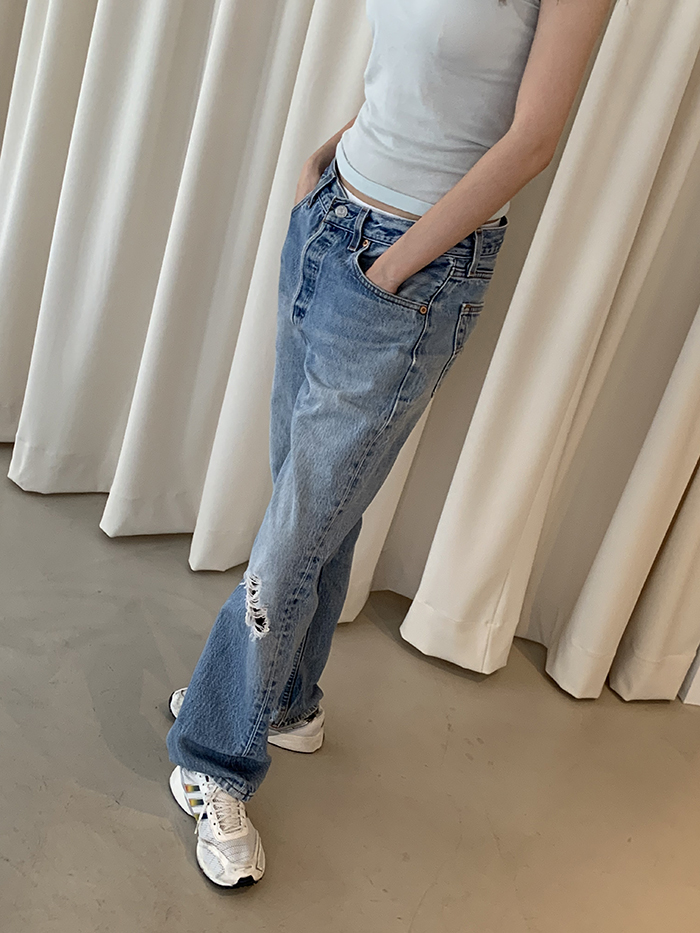 90's Levi's 501xx - size 32 (classic straight fit)