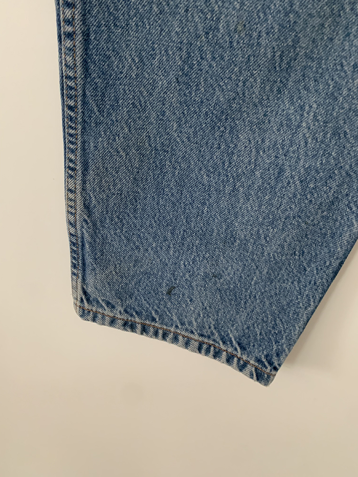 90's Levi's 550 - size 32 (classic relaxed fit)